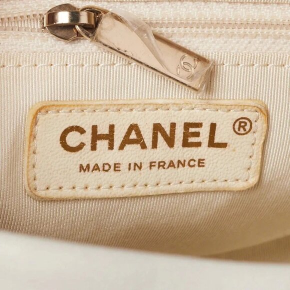 Chanel White Quilted Lambskin Leather Tassel Camera Shoulder Bag - Picture 3 of 11